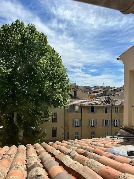 3 Bedroom City-Centre Apartment Aix-en-Provence